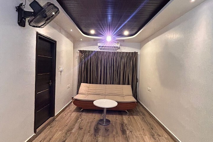Room 4 of 14