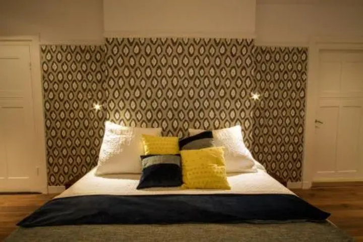 Room 5 of 16