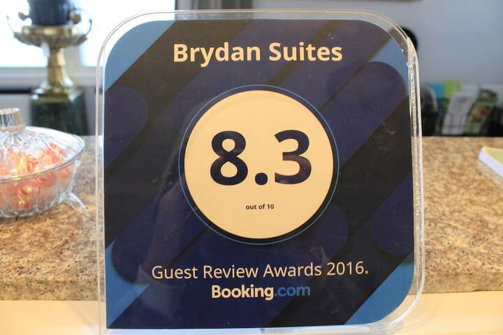 Hotel 2 of 219
