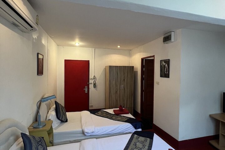 Room 10 of 62