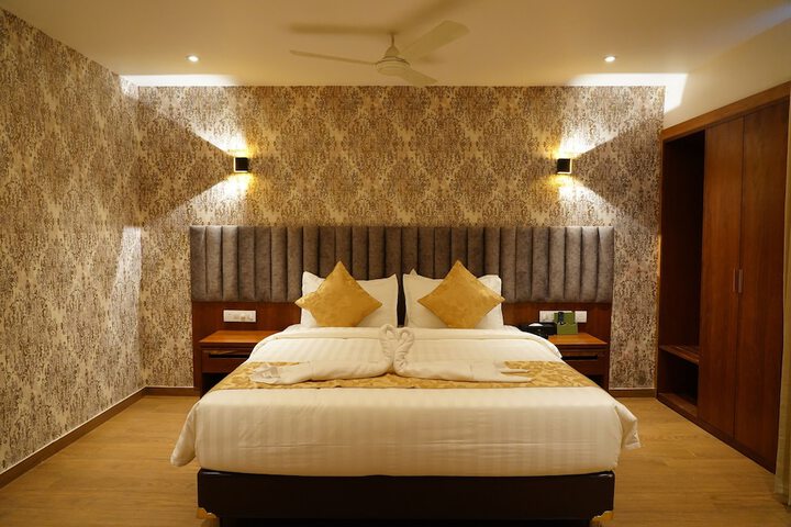Room 32 of 87