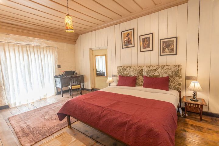 Room 34 of 74