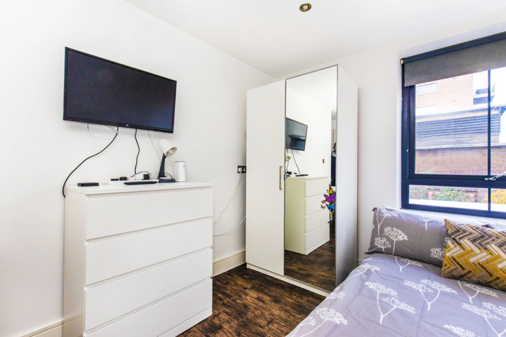 Room 6 of 15