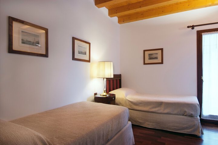 Room 8 of 17