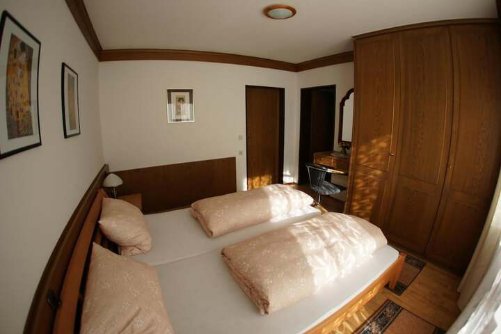 Room 33 of 65