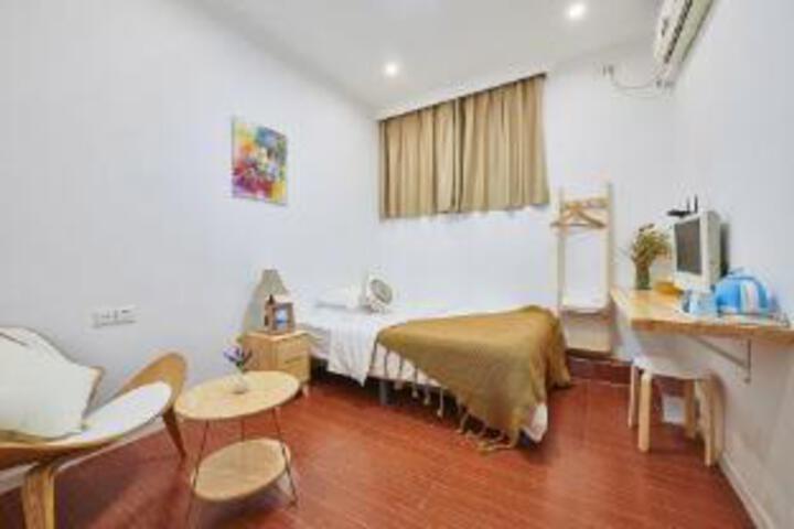 Room 12 of 12