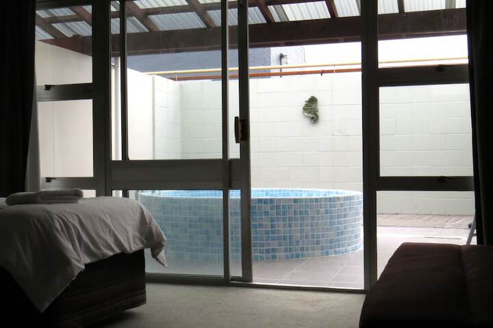 Hot Tub 19 of 33