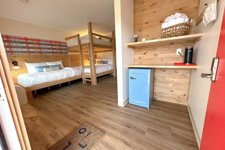 Room 11 of 103