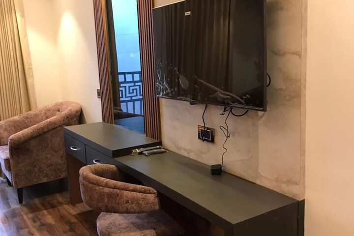 Room 25 of 48
