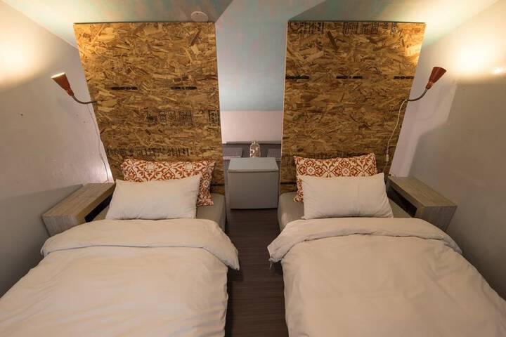 Room 34 of 82