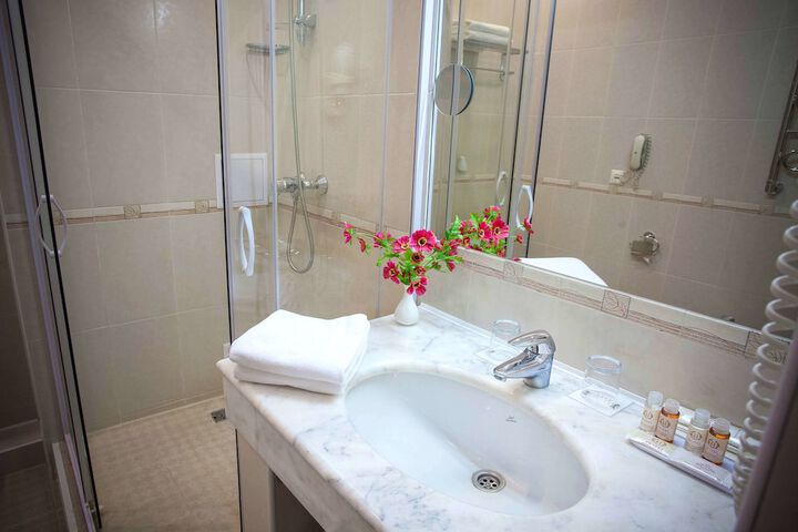 Room 14 of 22
