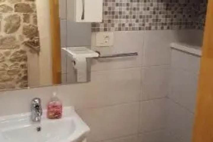 Room 8 of 19