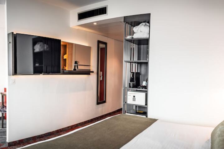 Room 3 of 78