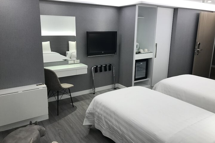 Room 14 of 40