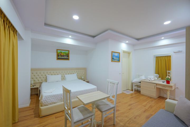 Room 35 of 119