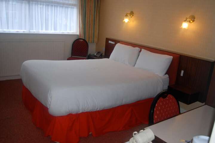 Room 16 of 33