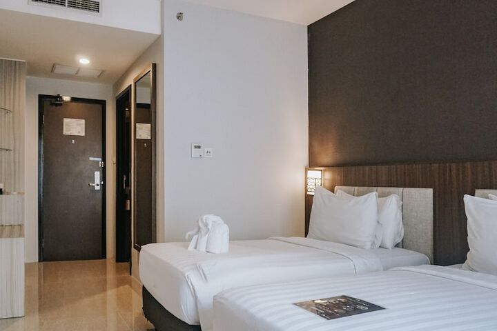 Room 9 of 50