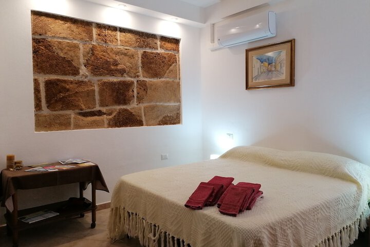 Room 13 of 33