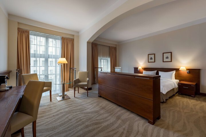 Room 30 of 106