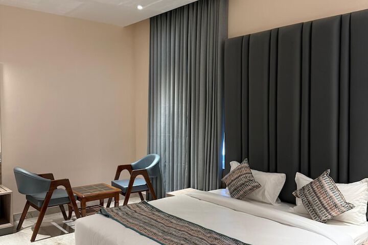 Room 5 of 15