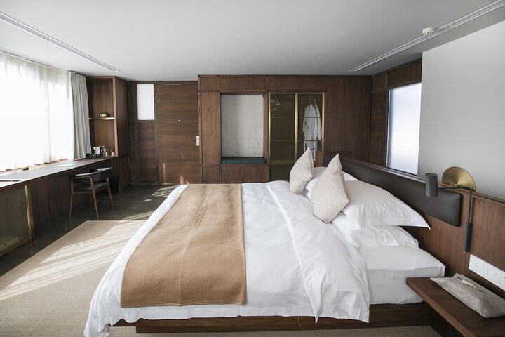 Room 14 of 77