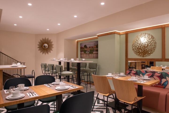 Dining 72 of 93