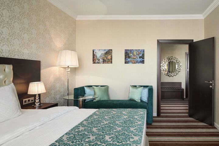 Room 15 of 60