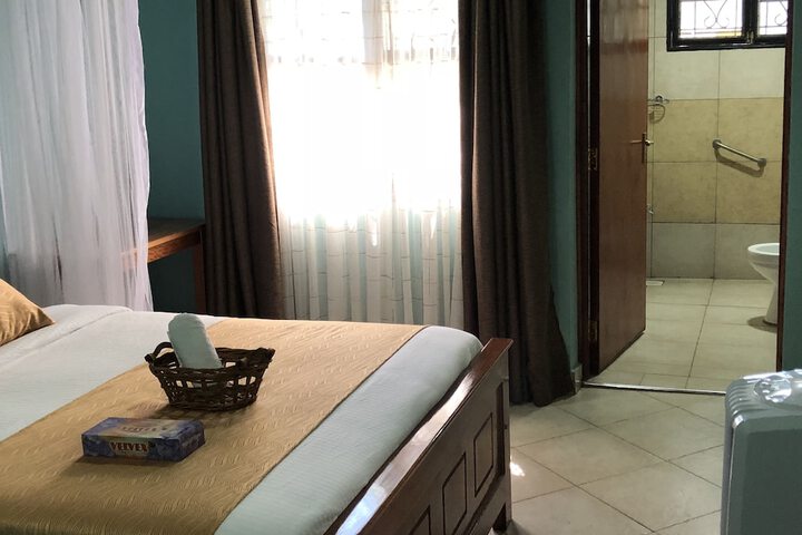 Room 11 of 32