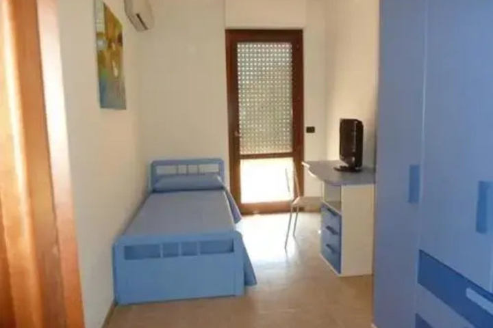 Room 3 of 10