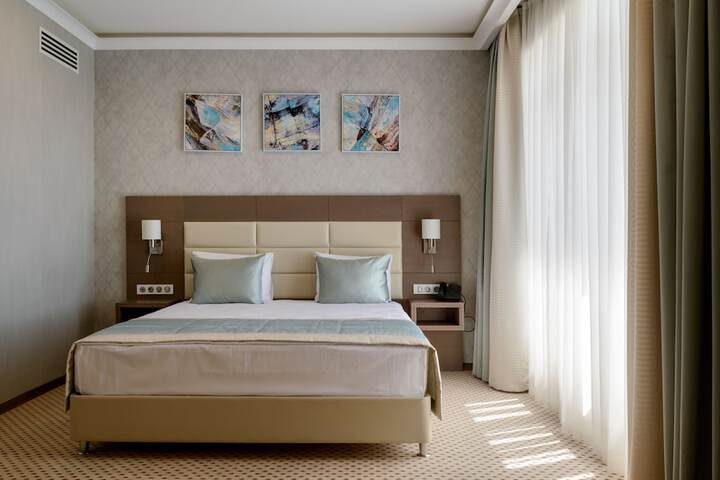 Room 8 of 32