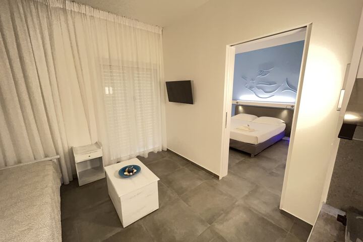 Room 46 of 172