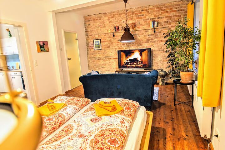 Room 4 of 86