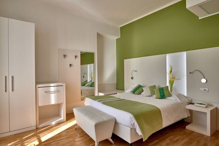 Room 10 of 27