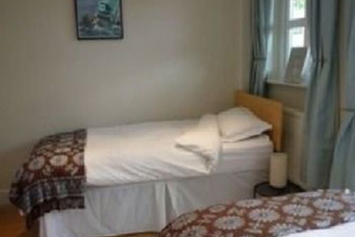 Room 8 of 12