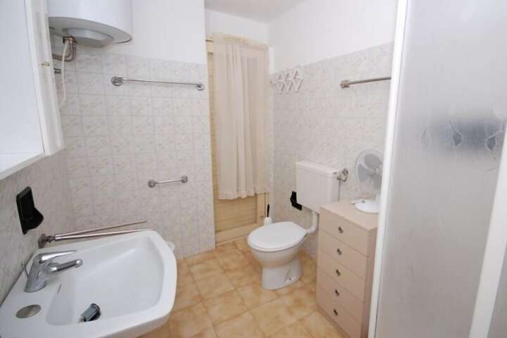 Room 21 of 30