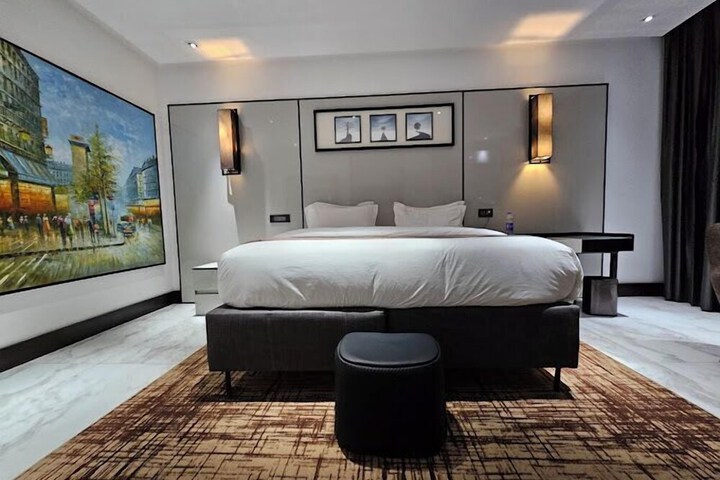 Room 10 of 63