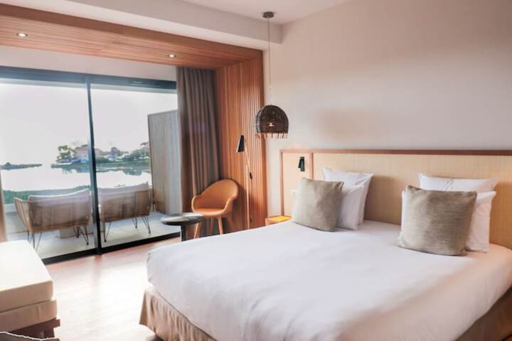 Room 53 of 176
