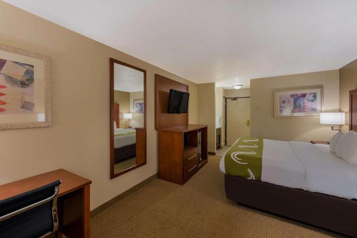 1 King Bed (5 of 5)