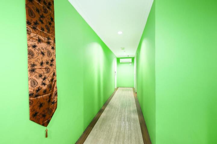 Super OYO 496 Hotel De Eco Inn