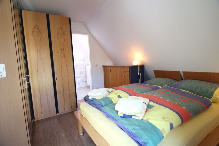 Room 2 of 32