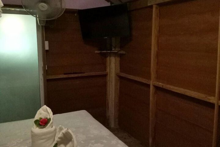 Room 11 of 50