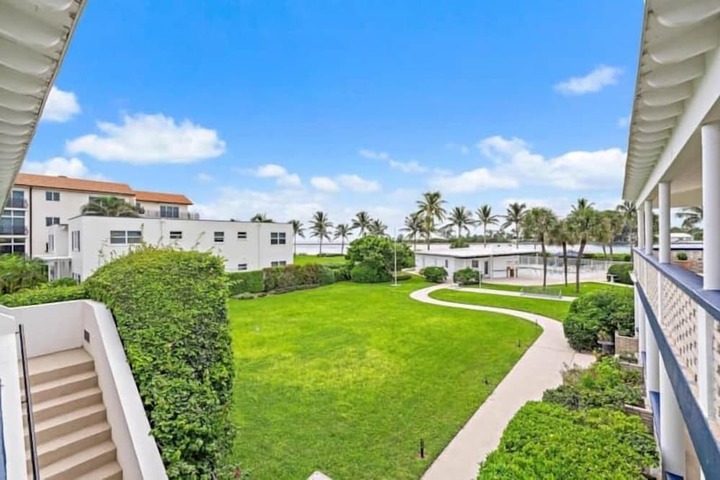 Hotel Exterior 104 of 115