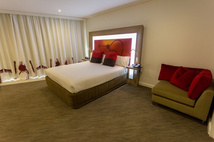 Room 9 of 50