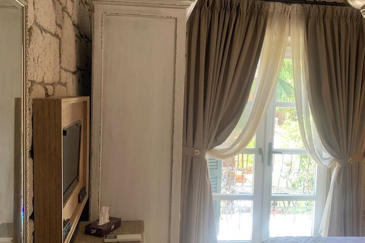 Room 18 of 80