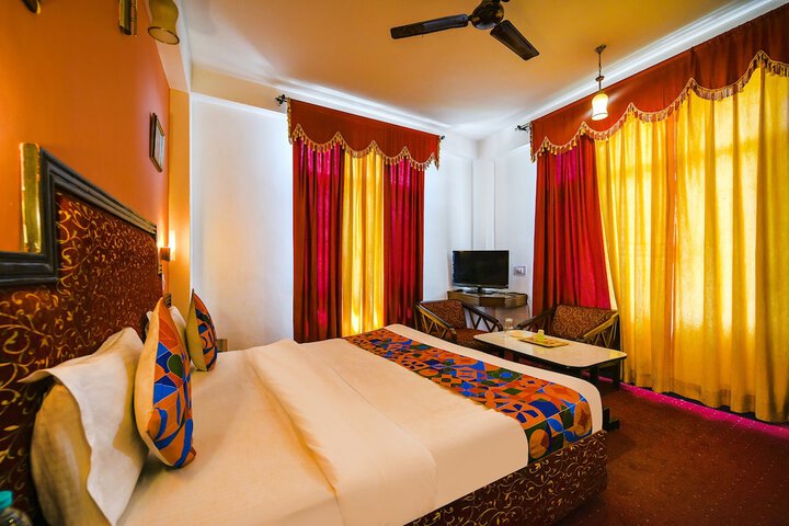 Room 10 of 28