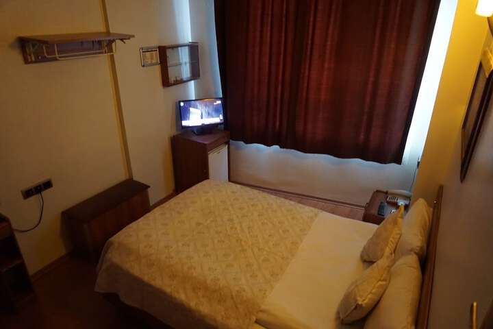 Room 28 of 49
