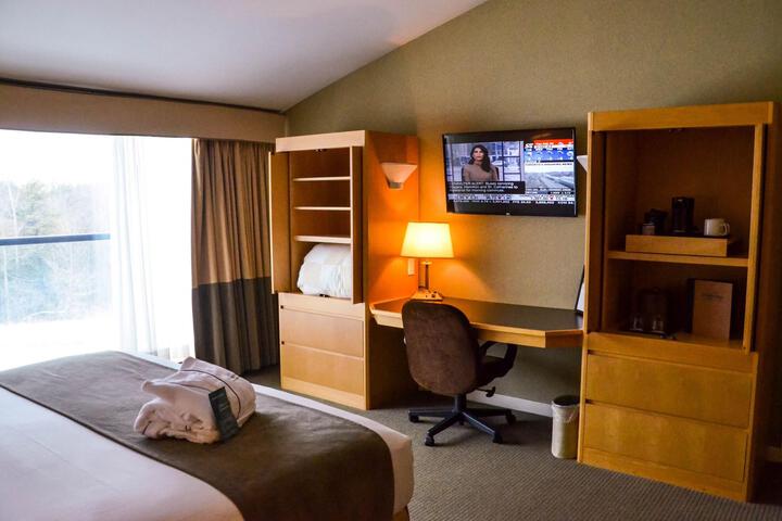 Room 4 of 12