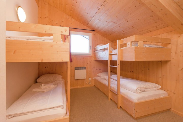 Room 3 of 37