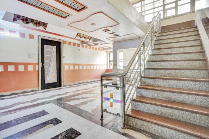 Hotel O Shree Goverdhan Palace