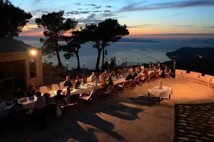 Dining 52 of 66